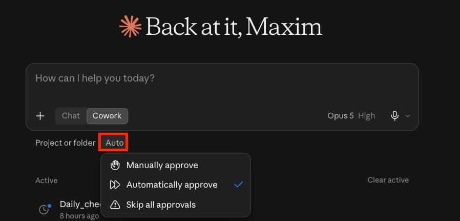 Cowork: פותחים Auto מתחת לבקשה כדי לבחור Manually approve במקום Automatically approve או Skip all approvals