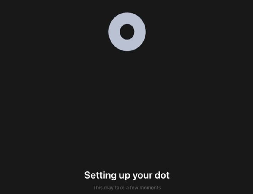 צילום מסך מהחשבון של מקסים: מסך Setting up your dot עם סמל הטבעת של Dots והכיתוב This may take a few moments